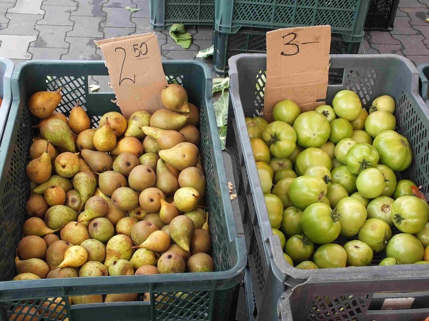 Sobota 1 października na targowisku w Starachowicach. Jakie ceny owoców i warzyw? Zobacz zdjęcia