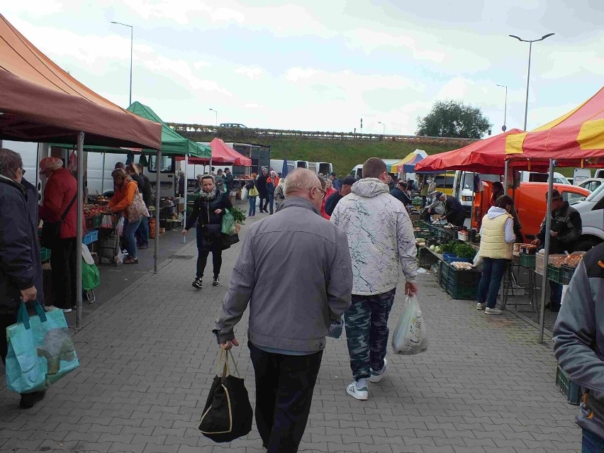 Sobota 1 października na targowisku w Starachowicach. Jakie ceny owoców i warzyw? Zobacz zdjęcia