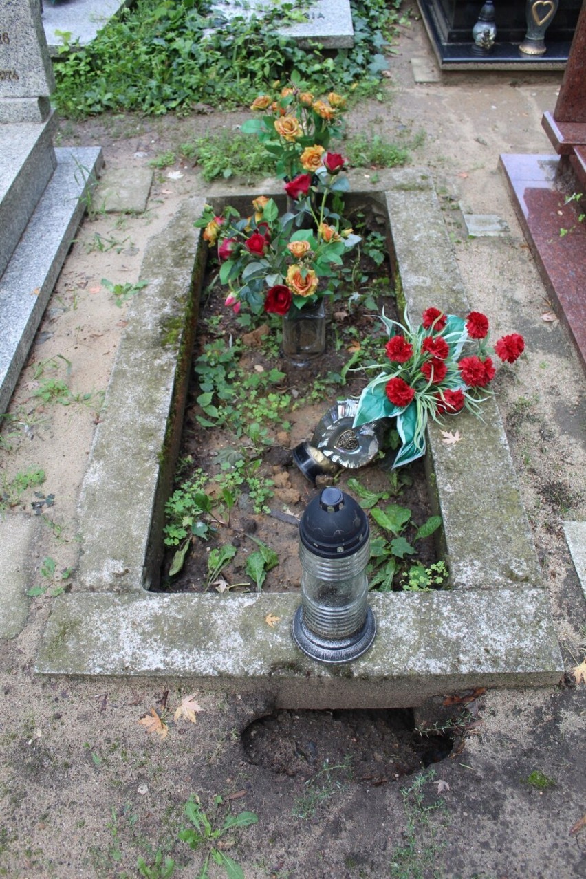 Leszno. Ulewa podmyła groby na cmentarzu parafialnym przy ulicy Kąkolewskiej [ZDJĘCIA]
