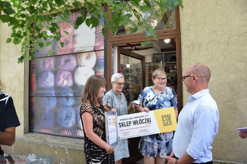 Laureatami poprzednich edycji byli: kawiarnia "Miodnia",...