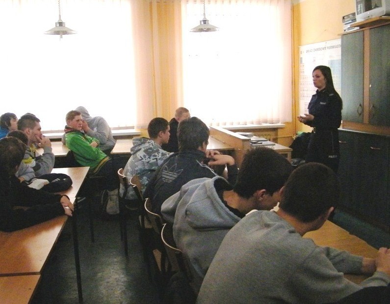 Kwidzyn: Policjantki spotkały się z uczniami Zespołu Szkół Ponadgimnazjalnych nr 4