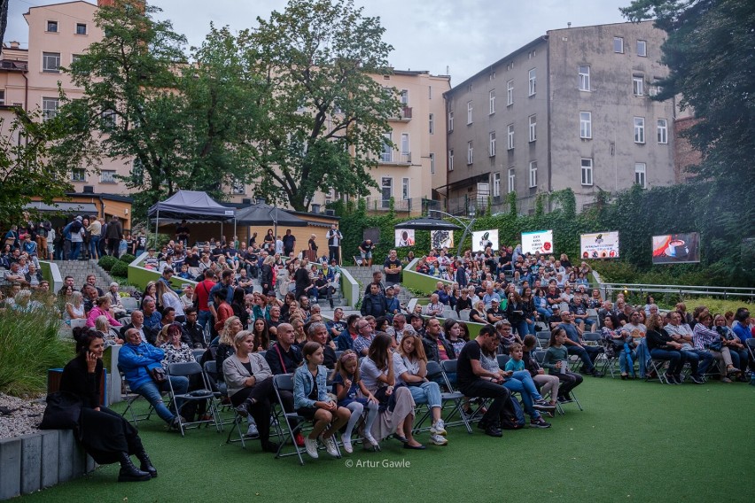 Paweł Mazur i przyjaciele zagrali w Amfiteatrze Letnim z okazji 30-lecia pracy artystycznej i zawodowej znanego, tarnowskiego muzyka