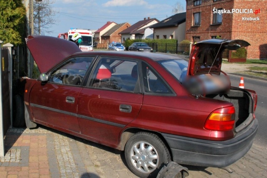 Wypadek na Oleskiej w Starokrzepicach. Ranny został kierowca jednego z samochodów biorących udział w zdarzeniu