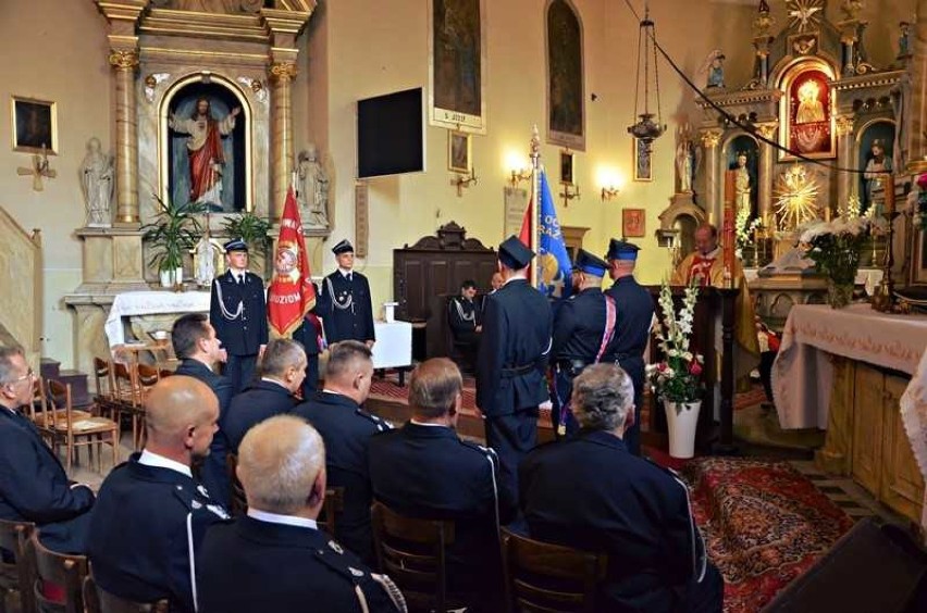 OSP w Inowłodzu świętuje jubileusz 115 - lecia. Strażacy ochotnicy odebrali zasłużone medale
