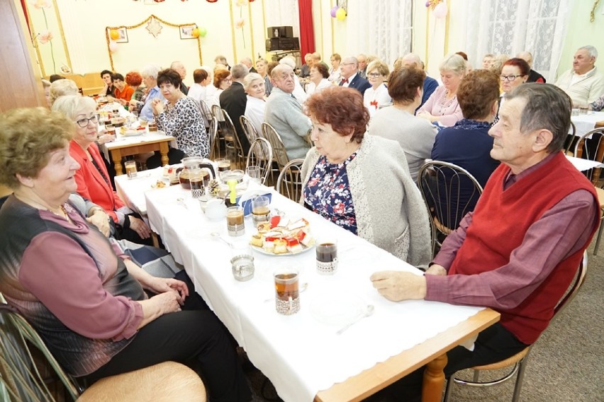 Sycowscy seniorzy spotkali się na tradycyjnym opłatku (GALERIA)