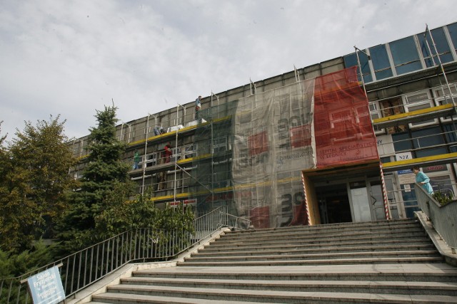 Szpital w Legnicy: Rozbiorą stare schody