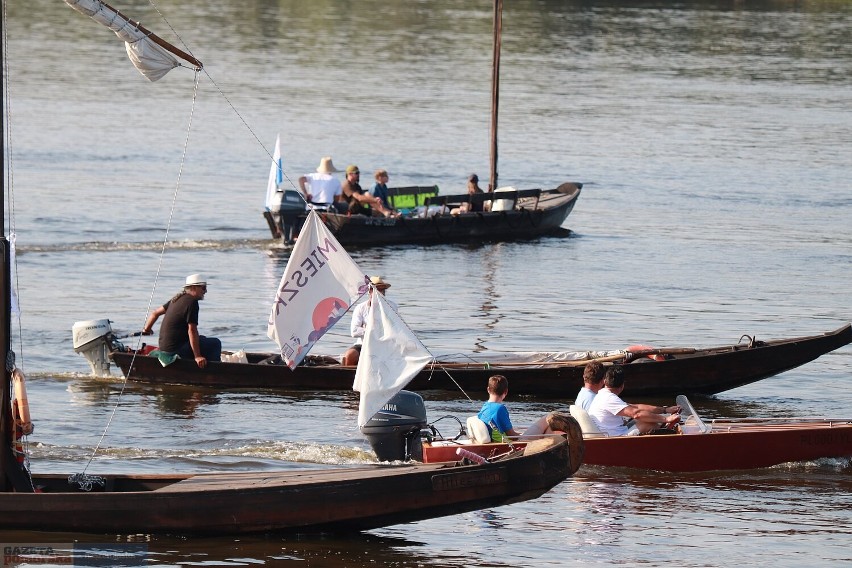 Parada łodzi na Wiśle. Festiwal Wisły 2021 we Włocławku, 13...