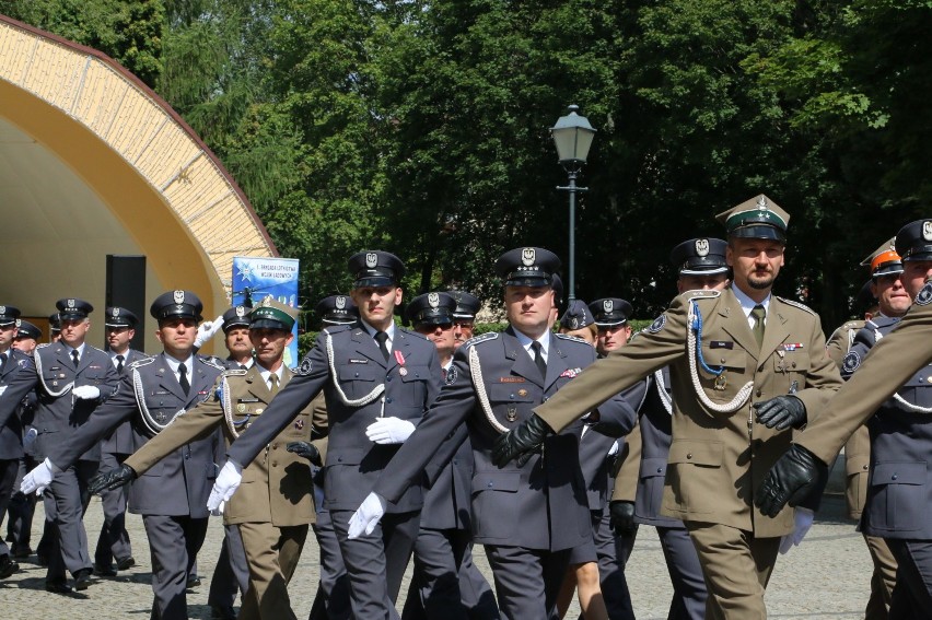 Święto Wojska Polskiego w inowrocławskich Solankach [zdjęcia, awanse, odznaczenia] 