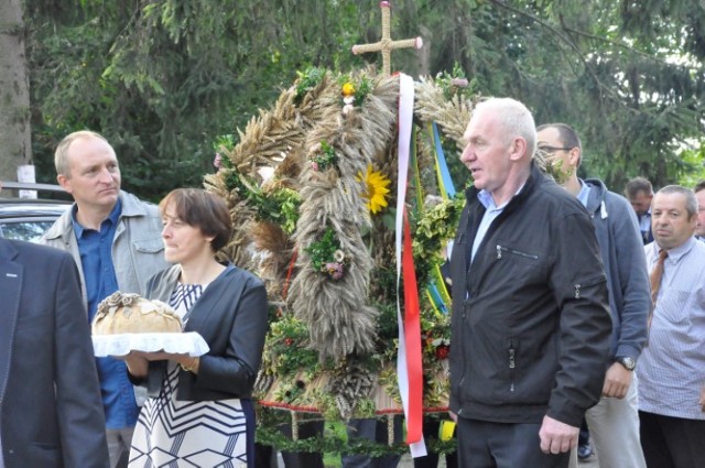 Gmina Nowy Dwór Gdański. Rolnicy z żuławskiej gminy świętowali tradycyjne dożynki. Gospodarzem tegorocznego święta plonów było Marzęcino.