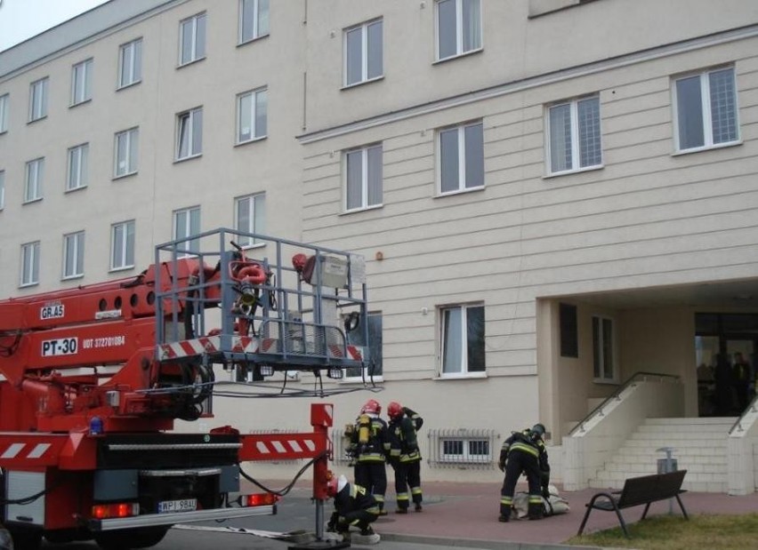 Pożar w Komendzie Powiatowej Policji w Piasecznie? To tylko ćwiczenia (ZDJĘCIA)