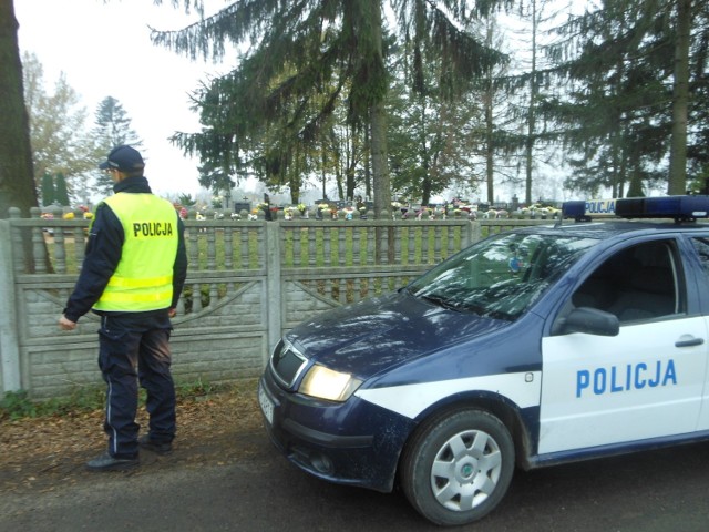 Policjanci z Golubia-Dobrzynia co roku na przełomie października i listopada patrolują cmentarze w powiecie