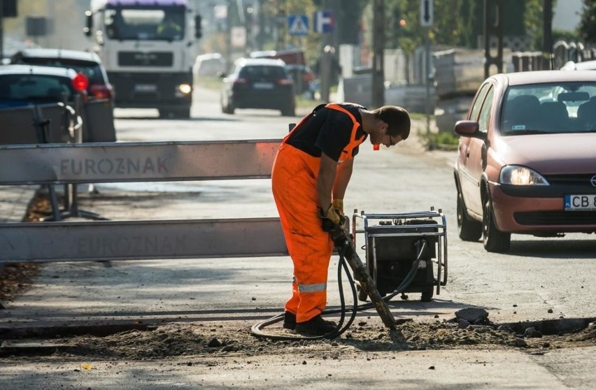 Ekipy remontowe będą pracować najczęściej w godz. 7-17 lub...