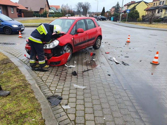 Zderzenie dwóch osobówek na skrzyżowaniu w Sławie