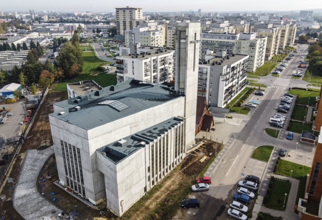 Nowy kościół pw. błogosławiniego Jerzego Popiełuszki na osiedlu Architektów w Rzeszowie prawie na ukończeniu.