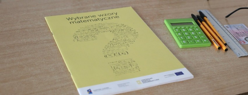 Matura w Koninie 2022. Dzisiaj matematyka. Zobacz jak maturzyści z CKU szykowali się do egzaminu