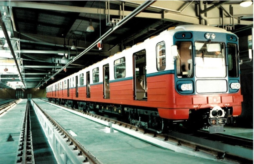 Stacja Techniczno-Postojowa i składy metra Serii 81.