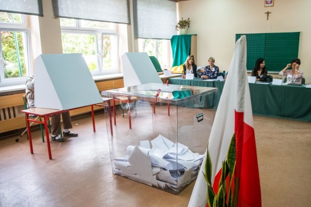 Wszystkie lokale wyborcze w Poznaniu zostały otwarte punktualnie. Trwają wybory parlamentarne 2019.