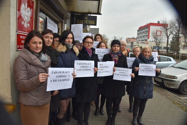 "Ojczyźnie służba, w zamian jałmużna". Protest pracowników prokuratury rejonowej w Wodzisławiu Śląskim