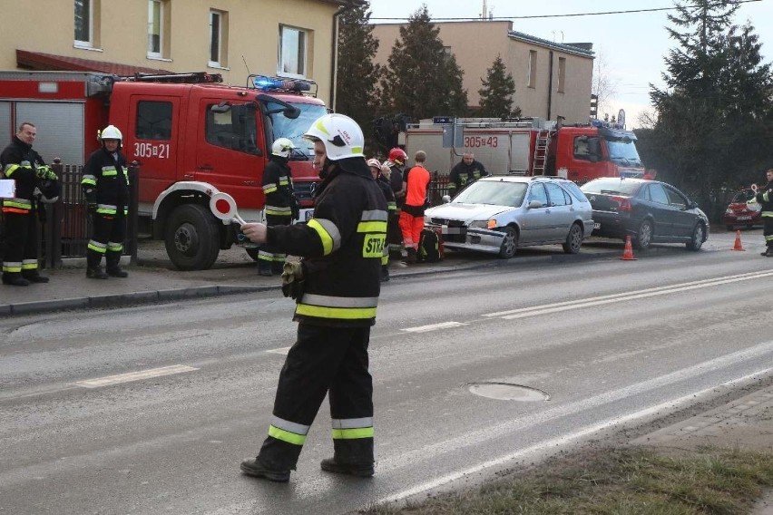 Zderzenie dwóch samochodów w Kiełczowie [ZDJĘCIA]