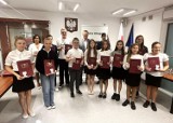 Gmina Głogów. Najzdolniejsi uczniowie szkół podstawowych z Przedmościa, Serbów i Wilkowa odebrali stypendia 