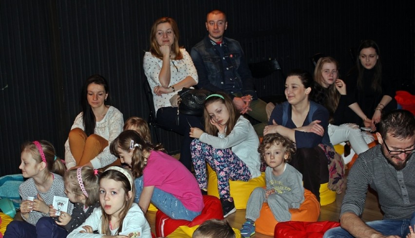 Projekt „Teatr na poduszkach – rodzinne spektakle dla...