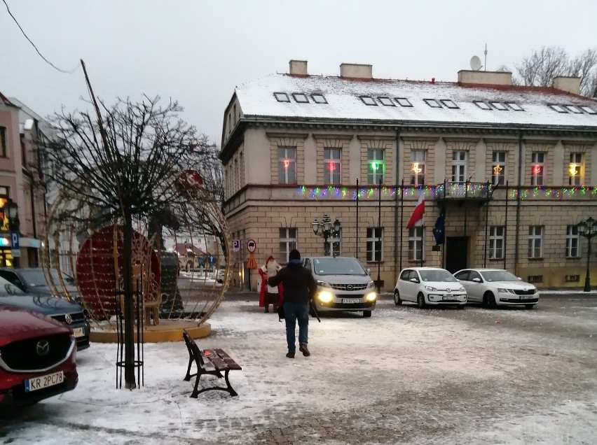 Święty Mikołaj z Laponii właśnie zajechał na Plac Wolności....