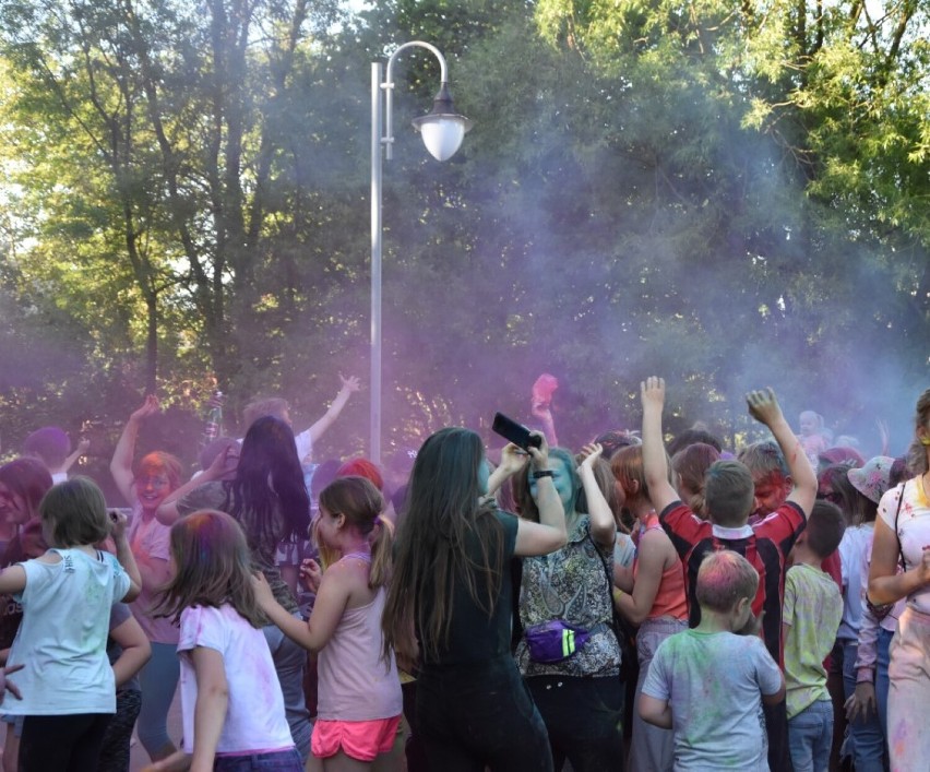 Kolory opanowały Rumię. Holi festival w Parku Starowiejskim| ZDJĘCIA