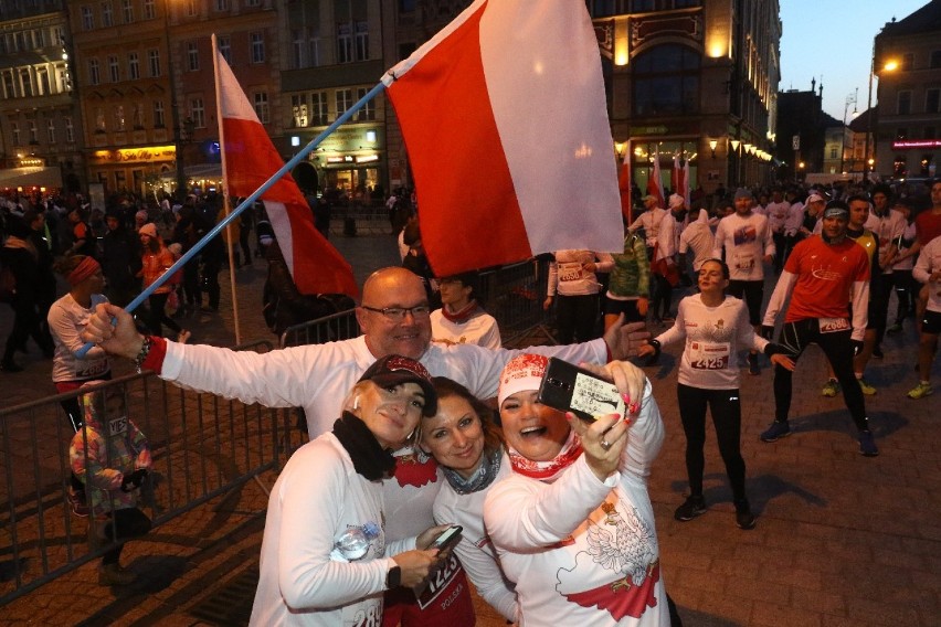 Wrocławski Bieg Niepodległości po raz pierwszy w naszym mieście [MNÓSTWO ZDJĘĆ]