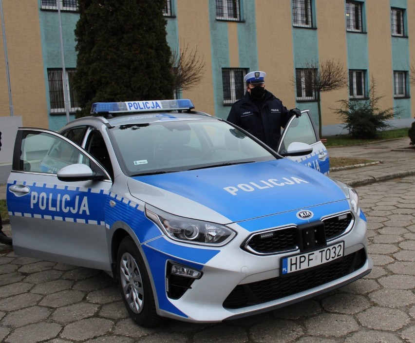 Nowa kia ceed za ponad 100 tysięcy złotych trafiła do wieluńskiej komendy