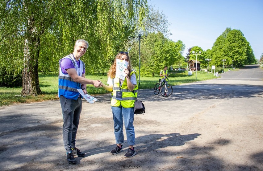 89. Parkrun w Lesie Aniołowskim w Częstochowie. Na starcie stanęło tym razem prawie 40 biegaczy