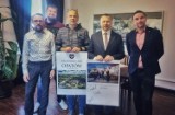 Pasjonaci fotografii stworzyli kalendarz na 2023 rok z niezwykłymi zdjęciami Opatowa. Zobacz zdjęcia