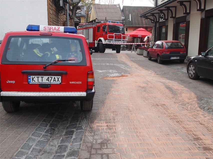 Wyciek w Zakopanem. Cała ulica w oleju [FOTO]