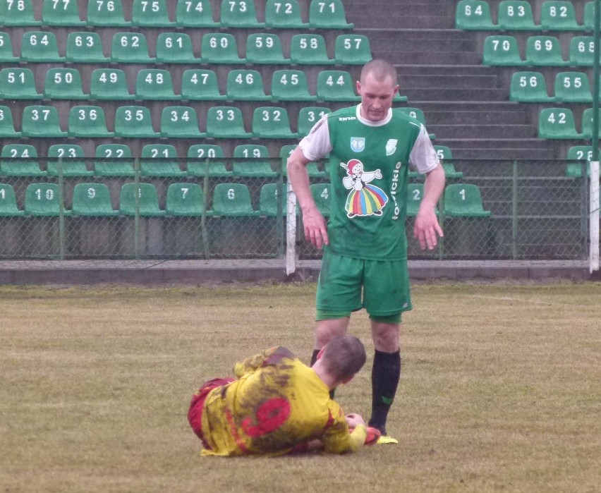 Pelikan przegrał ze Zniczem Pruszków 0:2