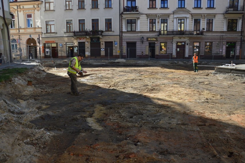 Tarnów. Archeologiczna zagadka wstrzymała remont placu Kazimierza