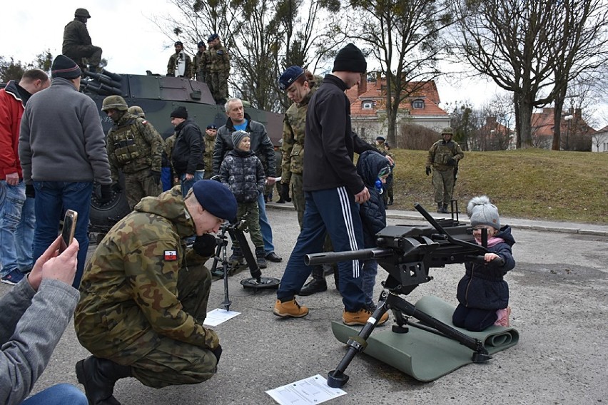 Chełm. Piknik wojskowy z okazji 20. rocznicy wstąpienia...