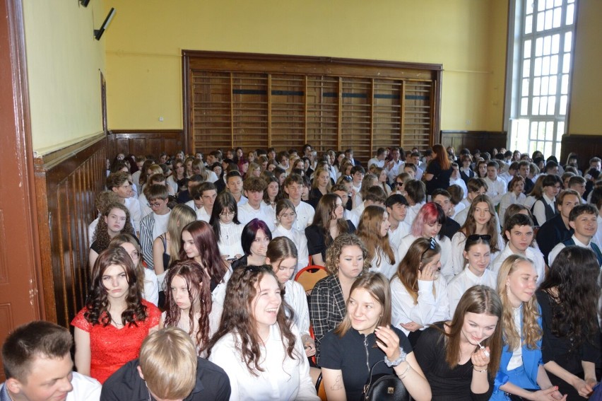 Lębork. Uroczyste zakończenie roku szkolnego w I LO im. Stefana Żeromskiego