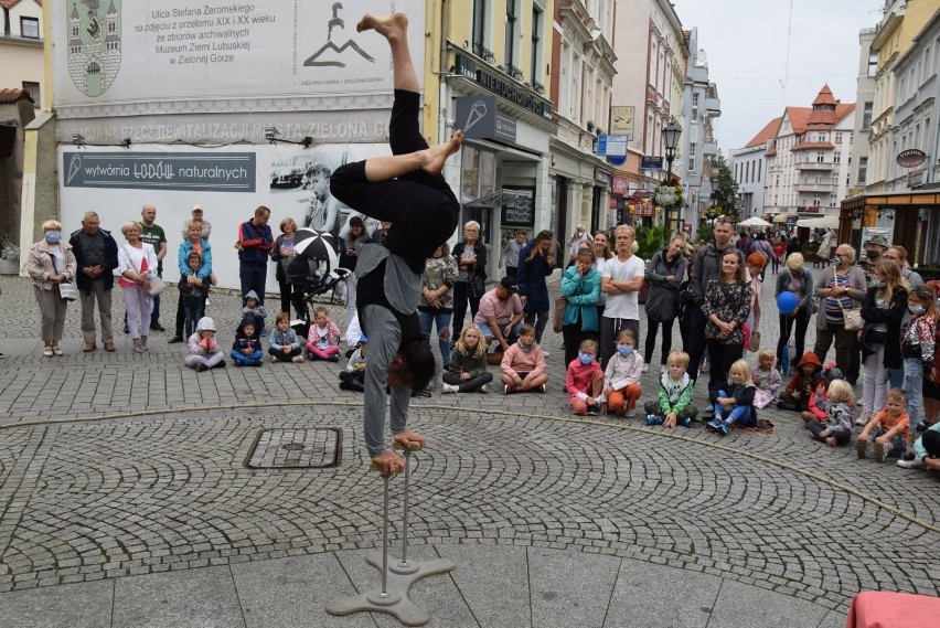 BuskerBus 2020 w Zielonej Górze. Uliczni artyści opanowali...