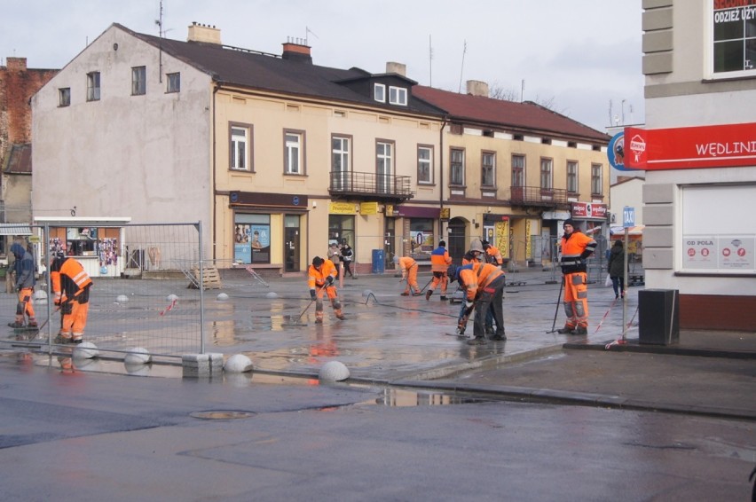 Prace brukarskie na ulicy Reymonta w Radomsku prawie zakończone 