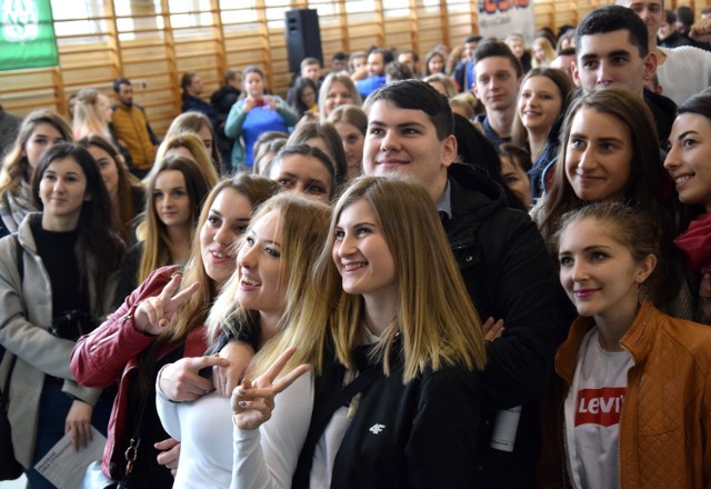 Na kampusie PWSTE w Jarosławiu odbyły się jedne z największych dni otwartych w historii uczelni. PWSTE odwiedziło przeszło 1300 uczniów klas maturalnych z całego województwa.

 Zobacz też: Rzeszów dołączył do grona miast, które będą miały spersonalizowaną edycję gry Monopoly
