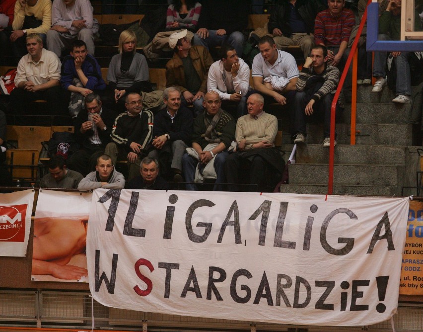 Sezon 2008/09. II liga i mecz AZS Radex Szczecin - Spójnia...