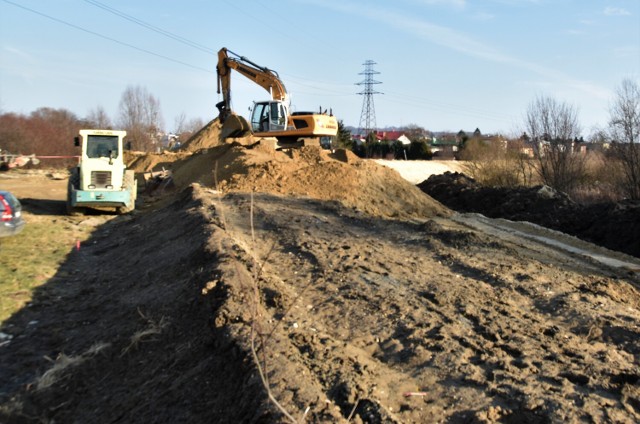 W Tarnowie budowane są nowe i rozbudowywane istniejące wały przy Białej za ponad 40 mln złotych