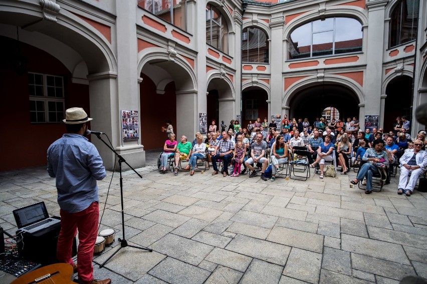 Coolturalny Stary Rynek: Victor Baez wystąpił na dziedzińcu szkoły baletowej