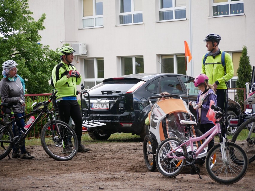 Rajd rowerowy w Skokach. Kilkudziesięciu rowerzystów wyruszyło w trasę z okazji Dnia Dziecka