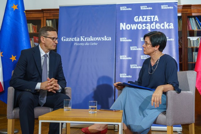 Premier Mateusz Morawiecki odwiedził m.in. Miasteczko Galicyjskie w Nowym Sączu, gdzie spotkał się z lokalnymi samorządowcami