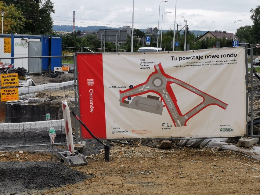 Chrzanów. Trwa budowa ronda na DK 79. Ruch na ul. Krakowskiej i Zielonej zostanie zamknięty [ZDJĘCIA]