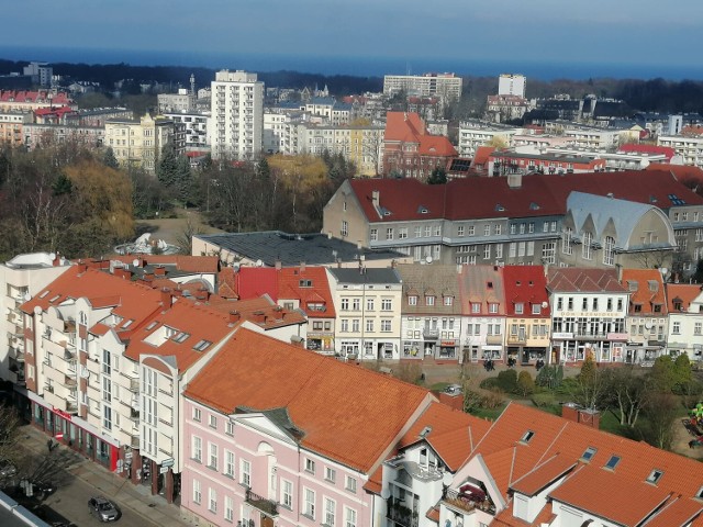 Widok na miasto z wieży kołobrzeskiej katedry
