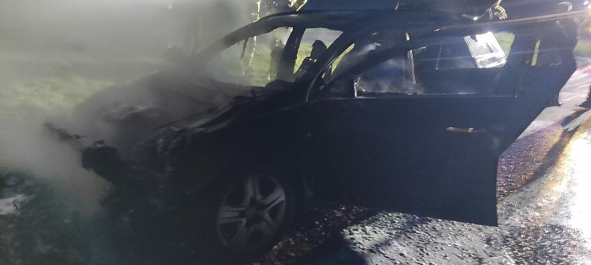 Pożar samochodu w powiecie leszczyńskim. Auto zapaliło się w...