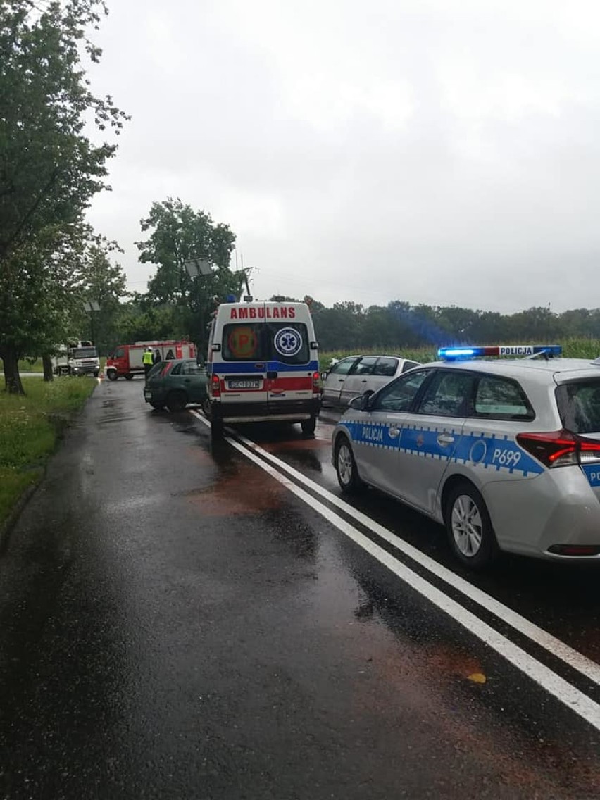 Wypadek w Czerwionce - Leszczynach. Czołowo zderzyły się dwa samochody