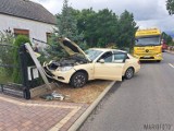 Groźne zderzenie dwóch samochodów osobowych w miejscowości Gana w gminie Praszka. Na miejscu lądował śmigłowiec LPR