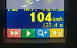 104 km/h w terenie zabudowanym – kierująca samochodem w Boguszycach straciła prawo jazdy na 3 miesiące